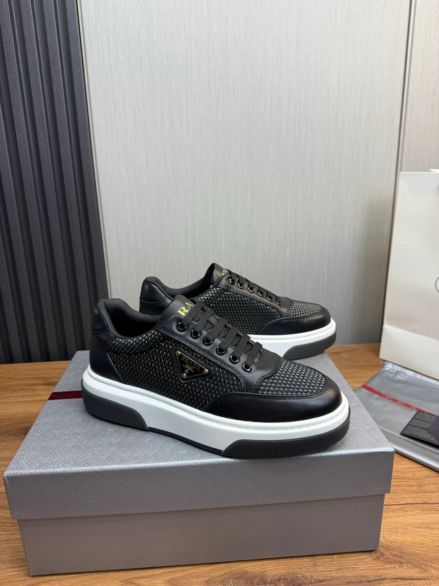 Men's shoes 💰580💰 [PRADA] Men's shoes are popular in the counter, official website is synchronized, 1 high-quality shipment ✔️Imported cowhide fabric + cowhide lining, 1🆚1 replica, original sole, 38-45 (45 customized, non-refundable)